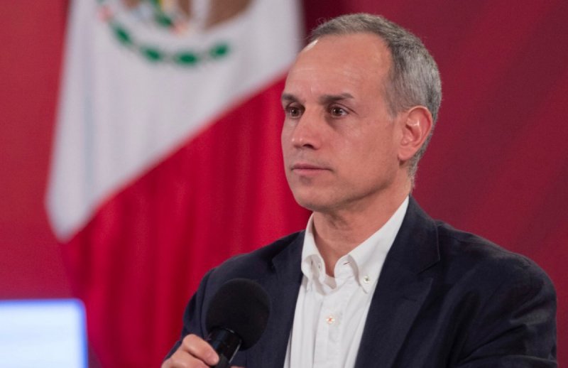 “López-Gatell alienta el brote con sus decisiones”, aseguran especialistas a Bloomberg
