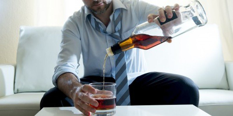 Científicos logran tratar el alcoholismo con rayo láser.y
