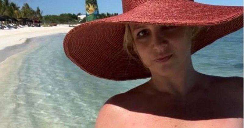 Britney Spears Publica Sensuales Fotos Desnuda En La Playa Y Redes Le Tunden Das Pena