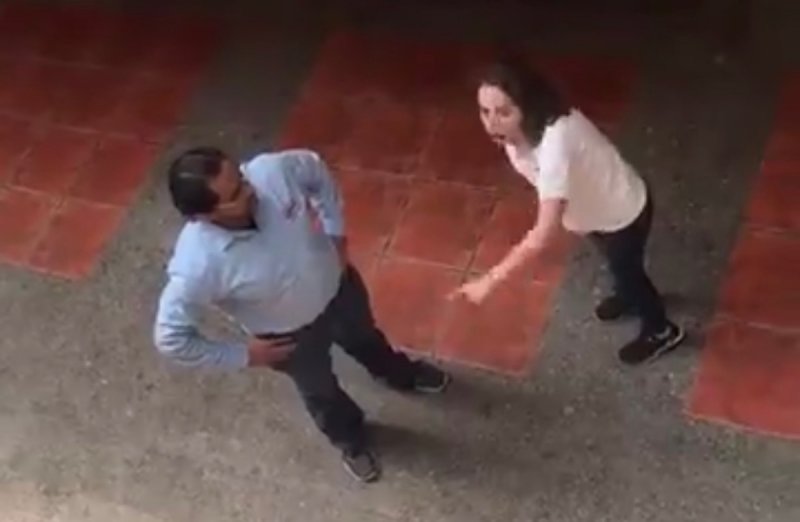 VIDEO: Alumna encara a profesor y lo acusa de haberla acosado sexualmente en Tamaulipas. 