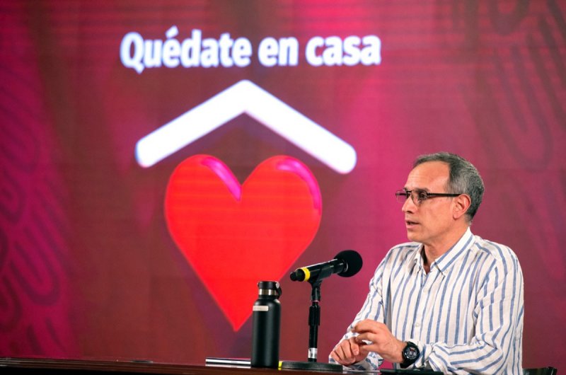 López-Gatell advierte que la INFLUENZA y el COVID-19 pegarán fuerte a México en este mes