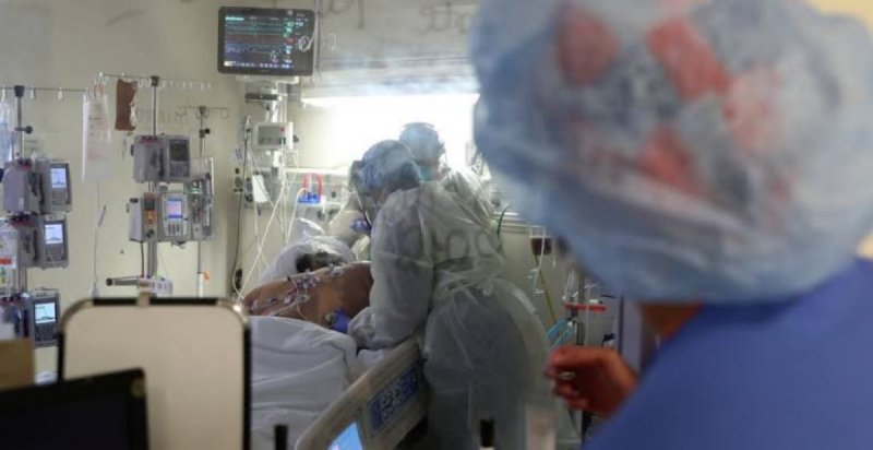 Hospitales de Texas y Florida se quedan SIN CAPACIDAD ante contagios masivos 