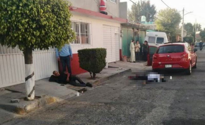 Policía mata a ladrón que intentó robarle su vehículo en Ecatepec. 