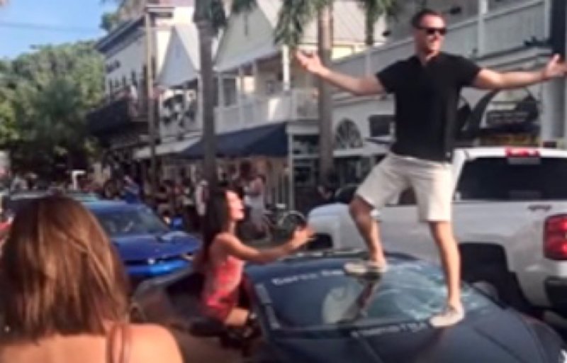 VIDEO: presumido se quiere lucir y termina destrozando su Lamborghini 