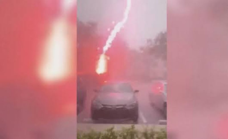 VIDEO: Capta tremendo rayo en medio de una fuerte tormenta. y