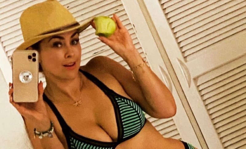 Aracely Arámbula regala a sus fans fotos en bikini para comenzar a rodar la “Doña 2”