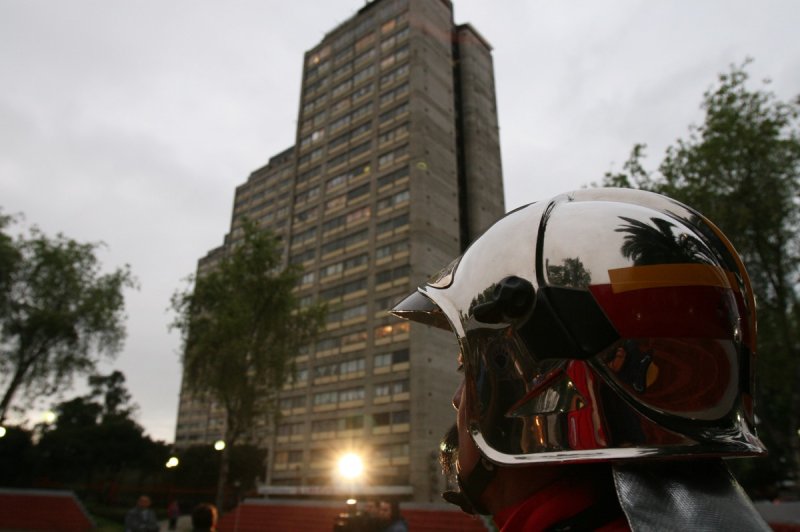 Mujer muere al caer 10 pisos tras falla en elevador de edificio de Tlatelolco 