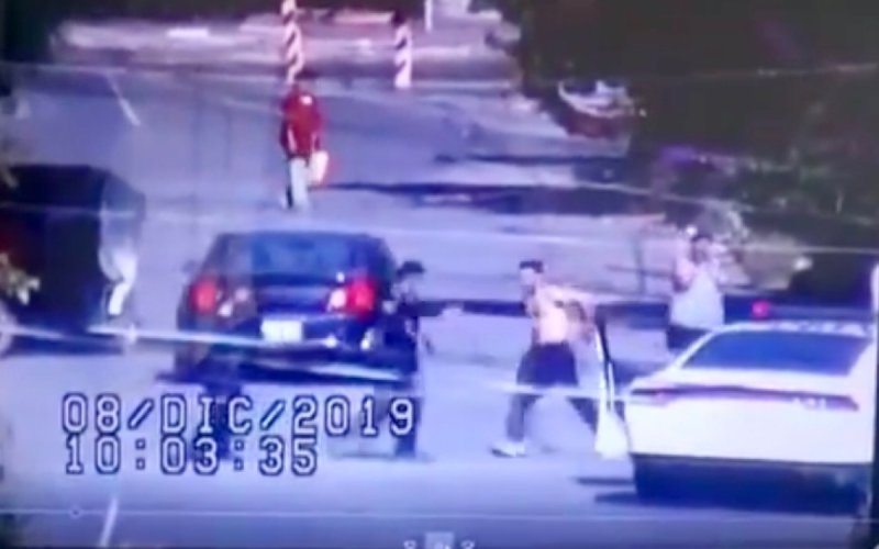 VIDEO: ¡Uno menos! Policía de la CDMX abate a ladrón que lo atacó con cuchillo. 