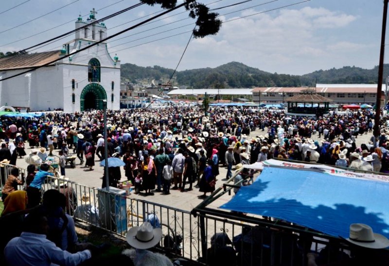 Festejan tumultos la Semana Santa en Oaxaca sin respetar la Sana Distancia
