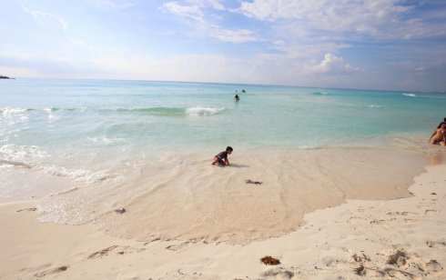 Hoteles de Cancún darán hospedaje gratis para reactivar el turismo nacional. 