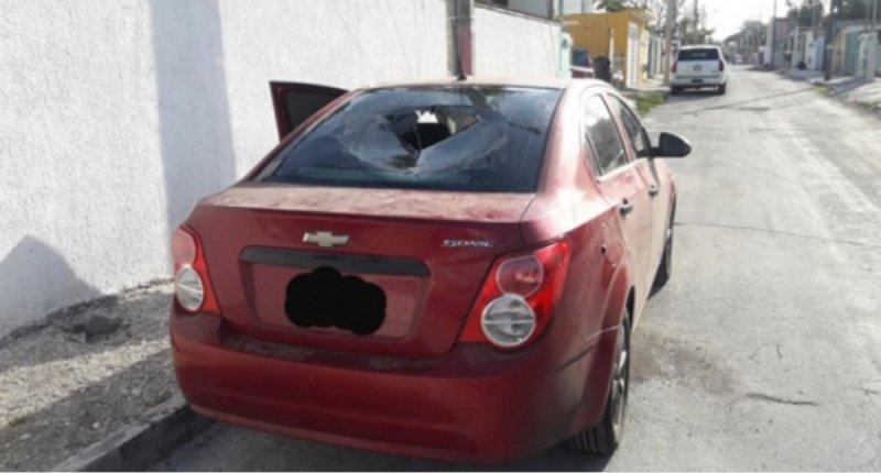 Sí, sucedió en México...Dan “cristalazo” a auto de enfermero que atiende a pacientes Covid-19 