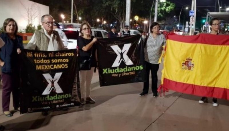Menos de 40 “derechairos españoletes” se manifiestan contra reelección de AMLO en Guadalajara.