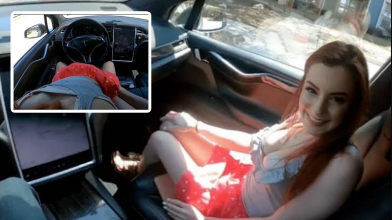 Grabaron la primera escena sexual en un auto Tesla que circulaba con el piloto automático.
