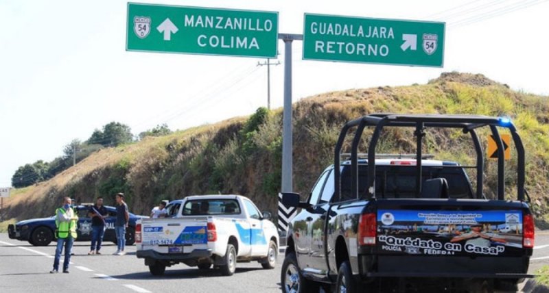 Policías de Colima regresan a sus casas a turistas tapatíos que viajaban a la playa