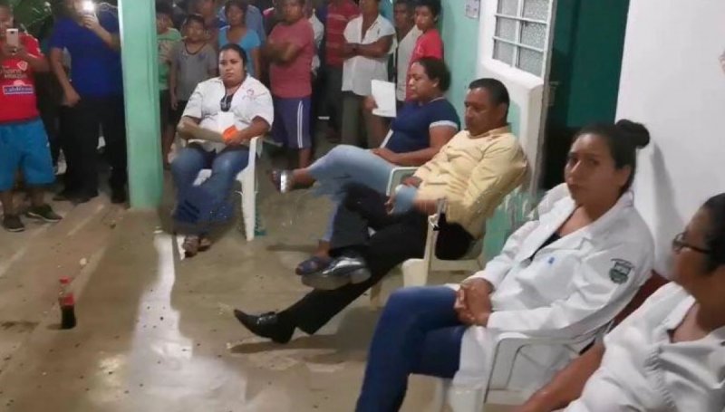 Comunidad de Oaxaca se queda sin médicos para enfrentar el Covid porque los AGREDIERON