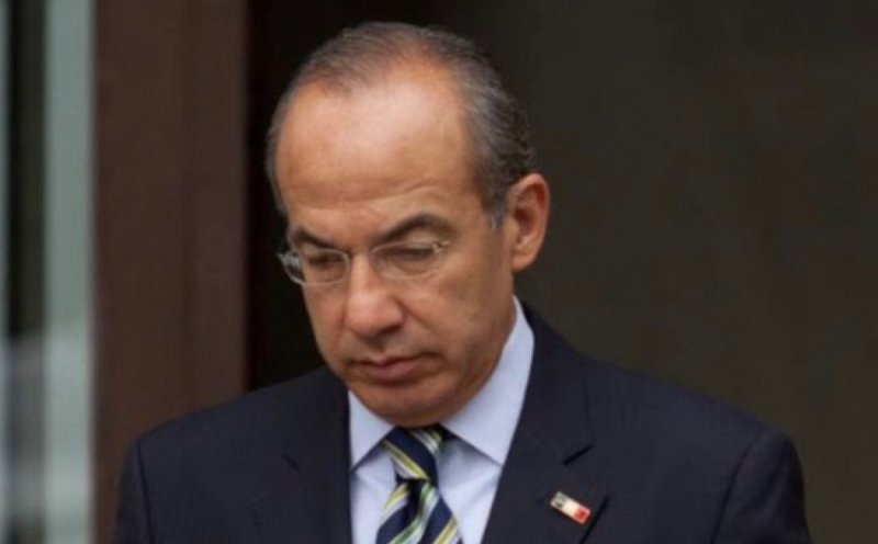 AMLO llama a mexicanos para que reúnan firmas y se pueda enjuiciar a Felipe Calderón. y