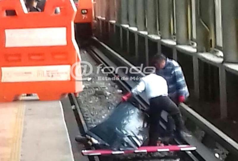 Mujer se arroja al Metro con bebé en brazos, ambos mueren y su hijo de 12 atestigua todo