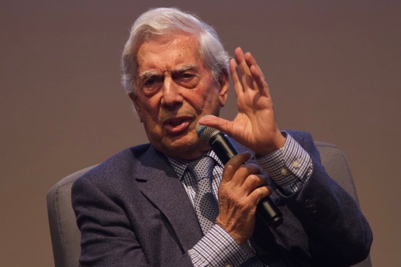 “Veo muy mal a México, está retrocediendo con AMLO”, asegura Vargas Llosa. 