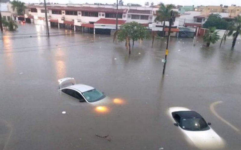 Impresionante inundación cubre Mazatlán (fotografías)