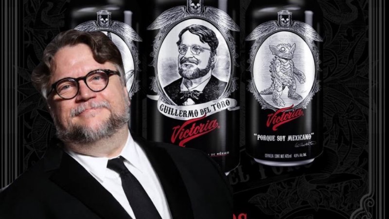 Guillermo del Toro denuncia que Cervecería Victoria robo su imagen, pide que done ganancias. 