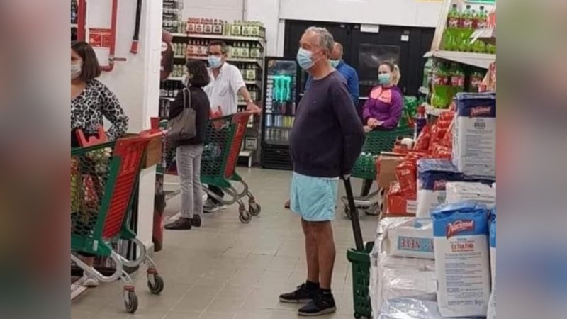 El presidente de Portugal haciendo fila en el súper en “calzoncillos” sorprende al mundo