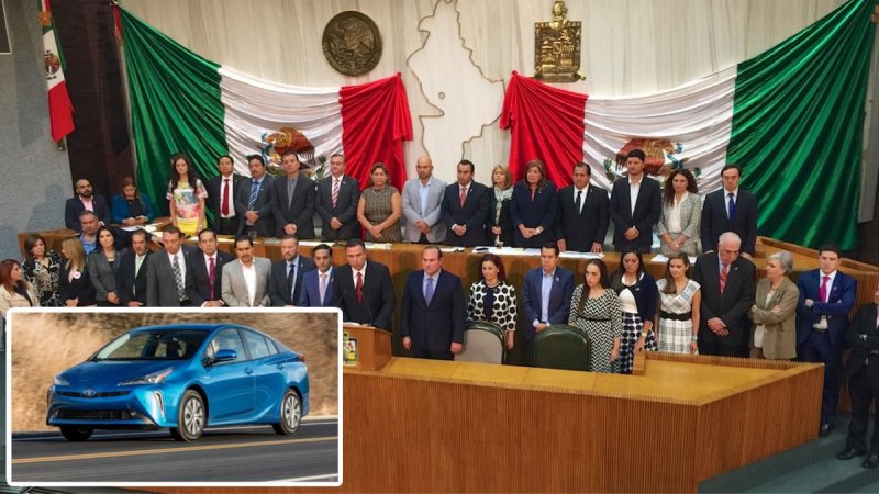 Diputados de Nuevo León se compran 24 autos para rifárselos de Navidad entre ellos. y