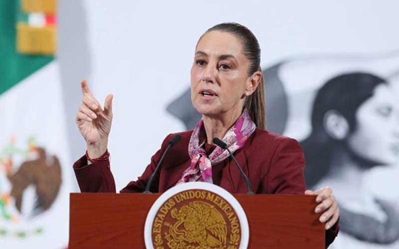 publicaciones/Casi mil máquinas trabajan para reabrir caminos tras las lluvias, informa Claudia Sheinbaum