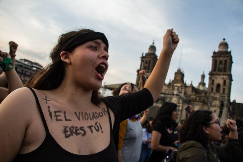 Feministas preparan marcha en Glorieta Insurgentes como respuesta a burlas de jugadores del América
