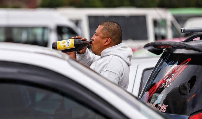 Taxistas involucrados en asaltos, abusos y hasta secuestro toman el Zócalo.