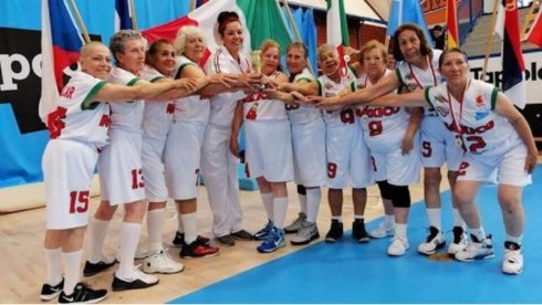 #OrgulloNacional: Selección femenil mexicana de basquetbol de + 65 gana oro en mundial en Finlandia.