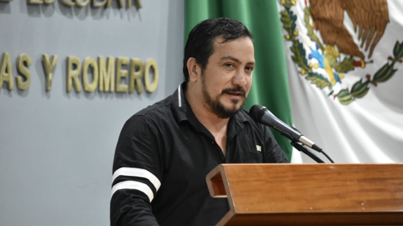 Diputado de Morena propone cambiar la Constitución para que AMLO se reelija. 
