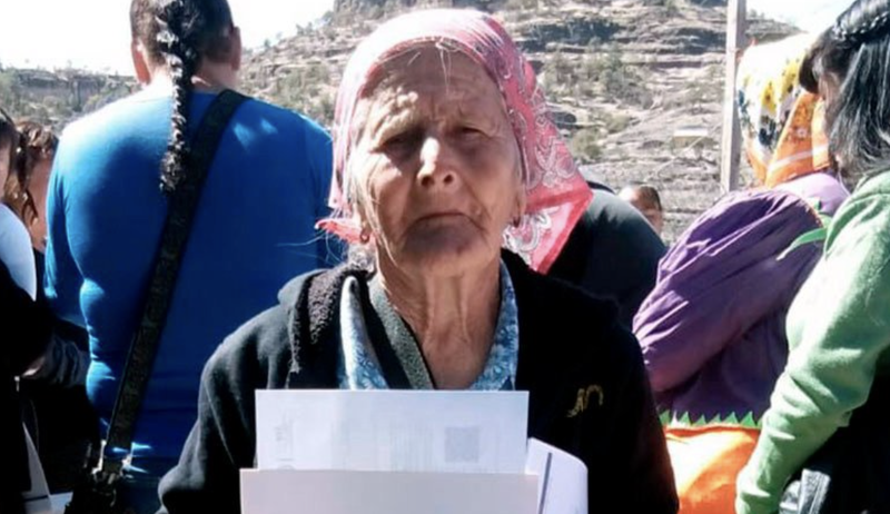 A sus 81 años, mujer Tarahumara termina la primaria por medio del INEA, ahora va por la secundaria