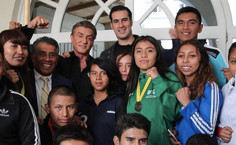 Siylvester Stallone motiva a jóvenes boxeadores mexicanos que participarán en Juegos Olímpicos 