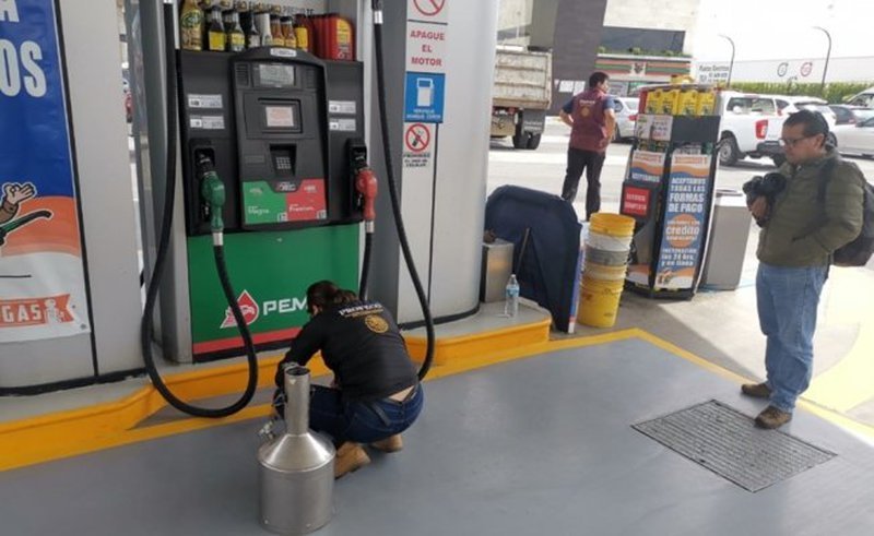 PROFECO clausura gasolinera en Toluca que despachaba agua en vez de gasolina. 