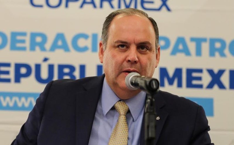 Socios de la COPARMEX acusan a Gustavo de Hoyos de golpear a la 4T por promoción electoral.