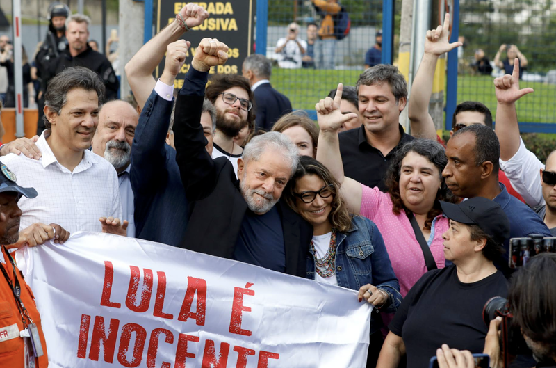 El expresidente de Brasil Lula da Silva es liberado tras 580 días de prisión.