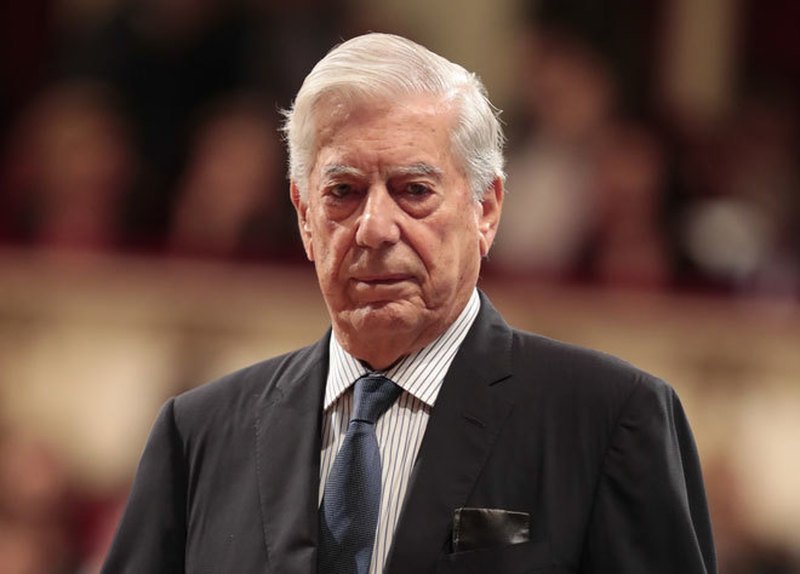Mario Vargas Llosa adeuda a fisco de España 2 millones de Euros.