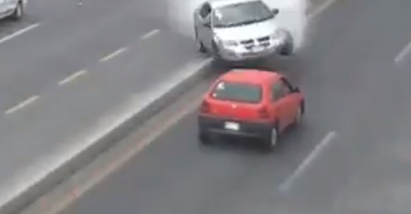 ¡El alcohol y el volante no se mezclan! Mortal accidente fue captado en Temascaltepec (video)