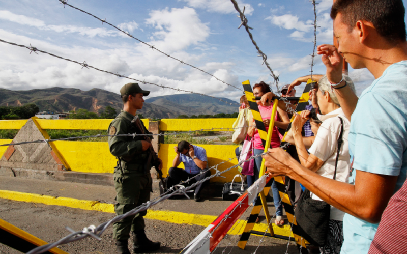 #ÚltimoMinuto Colombia cierra sus fronteras y la ciudad de Cali declara toque de queda.
