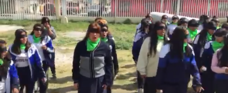 Jóvenes estudiantes de Ecatepec se unen al performance “Un violador en tu camino”