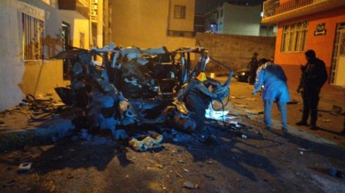 Sujetos armados hacen explotar camioneta con granadas en Guanajuato