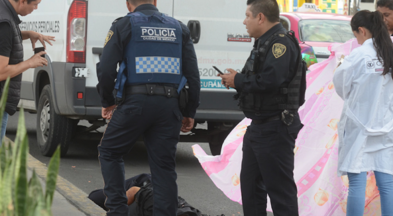 Policía de la CDMX se “escabecha” a ratero que intento apuñalarlo en Tlalpan