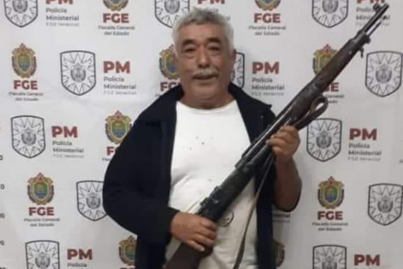 Sujeto mata a su secuestrador y lo meten a la cárcel; exigen su liberación.