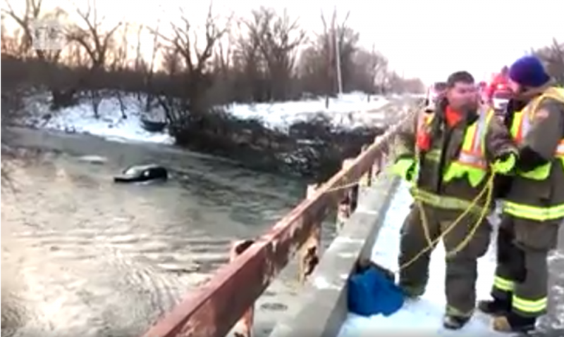 Siri salva a un hombre de morir en un río congelado dentro de su auto