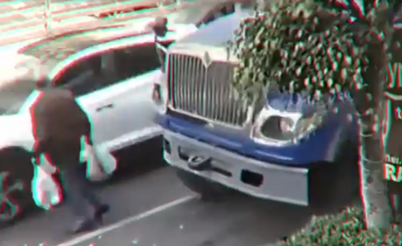 (VIDEO FUERTE) Revolvedora atropella a señor de la tercera edad en la Colonia Del Valle