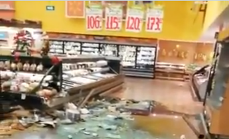 Comando armado irrumpe y destroza un Walmart en Celaya; no robaron nada
