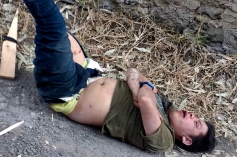 Vecinos amarran y apalean a sujeto que se dedicaba a asaltar a gente en Xochimilco