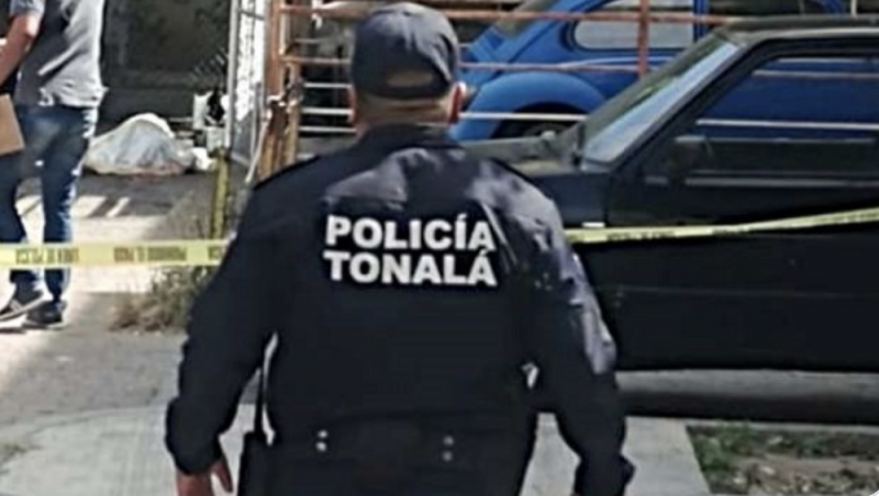Ladrón se disfraza de policía y se roba armas y radios de estación de policía en Jalisco