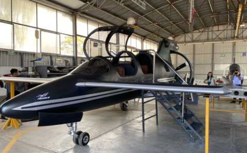 Ingenieros mexicanos lanzan el primer avión militar hecho en Oaxaca: el P-400T