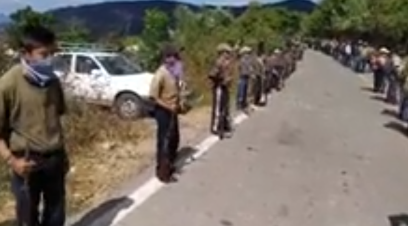(Video) En Guerrero, la CRAC-PF usa a niños armados como policías comunitarios